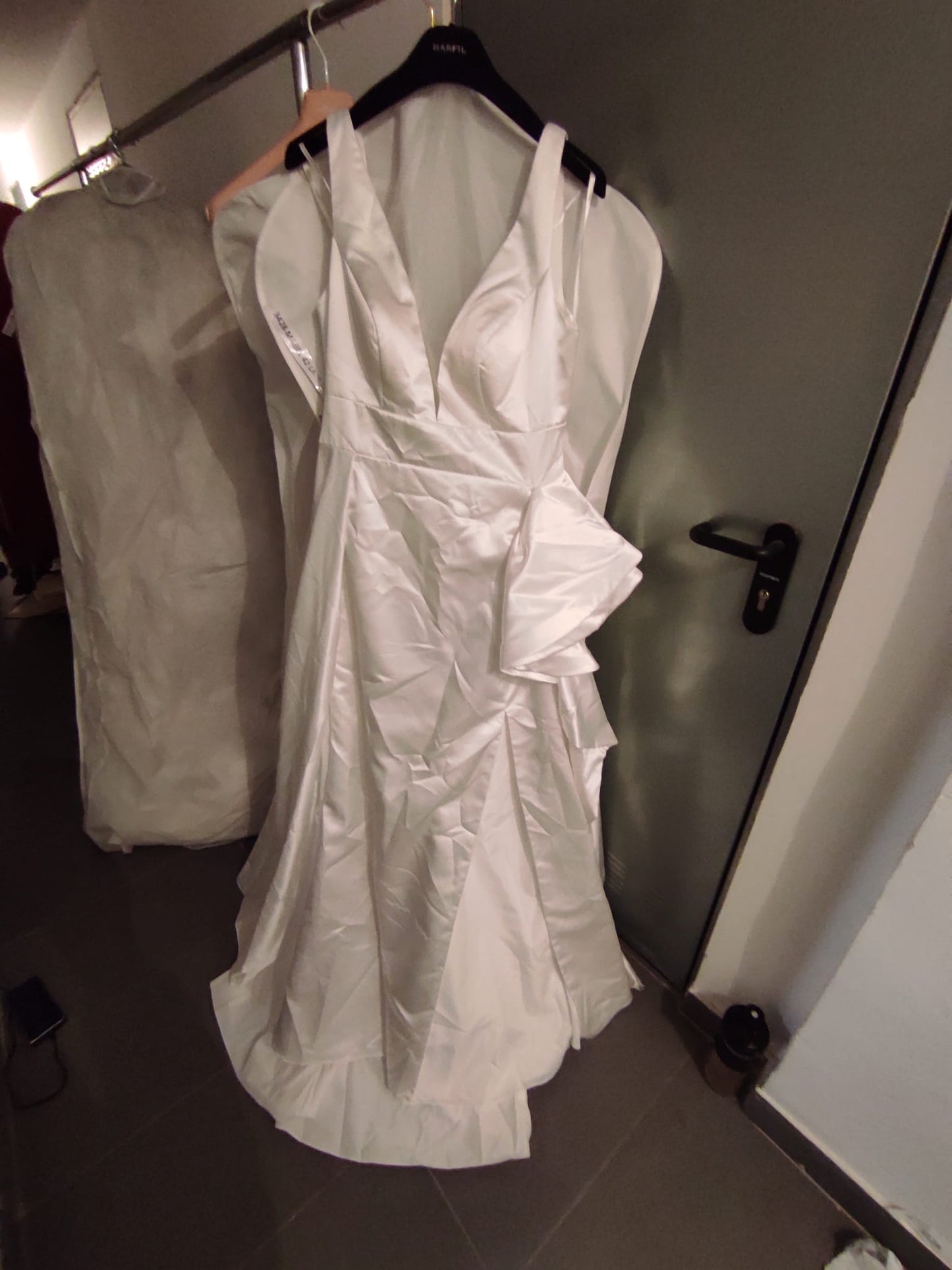 SUB-2026-031 · LOTE 2: EXISTENCIAS TEXTILES ROPA BODAS Y EVENTOS