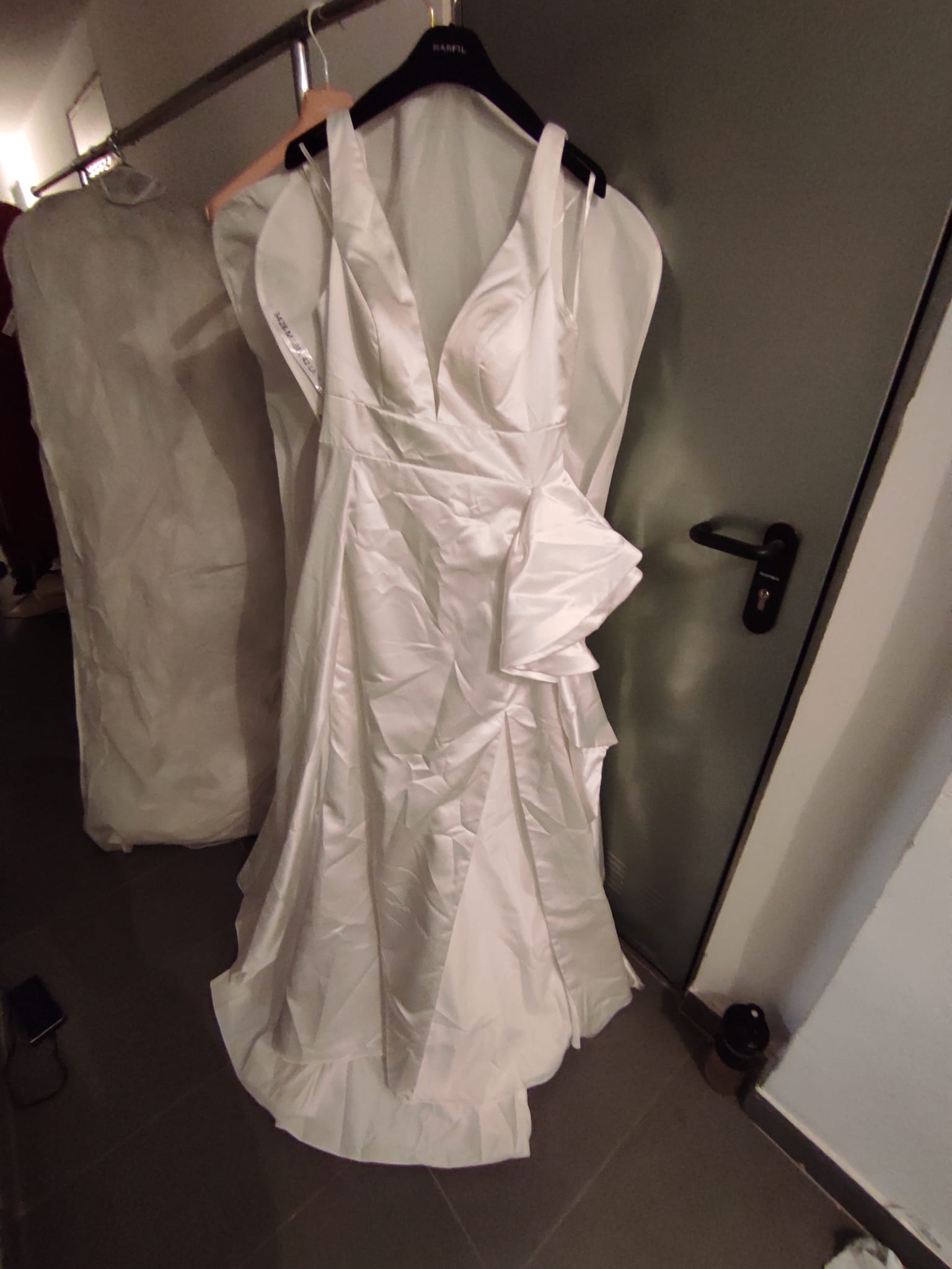 SUB-2026-031 · LOTE 2: EXISTENCIAS TEXTILES ROPA BODAS Y EVENTOS