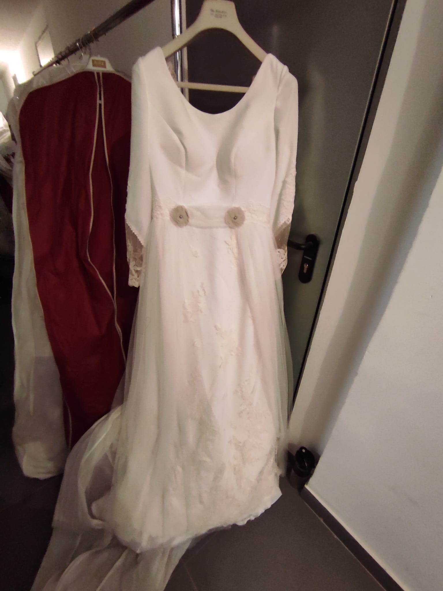 SUB-2026-031 · LOTE 2: EXISTENCIAS TEXTILES ROPA BODAS Y EVENTOS