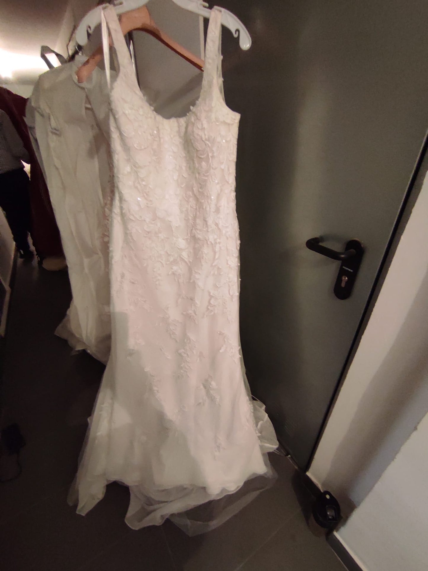 SUB-2026-031 · LOTE 2: EXISTENCIAS TEXTILES ROPA BODAS Y EVENTOS