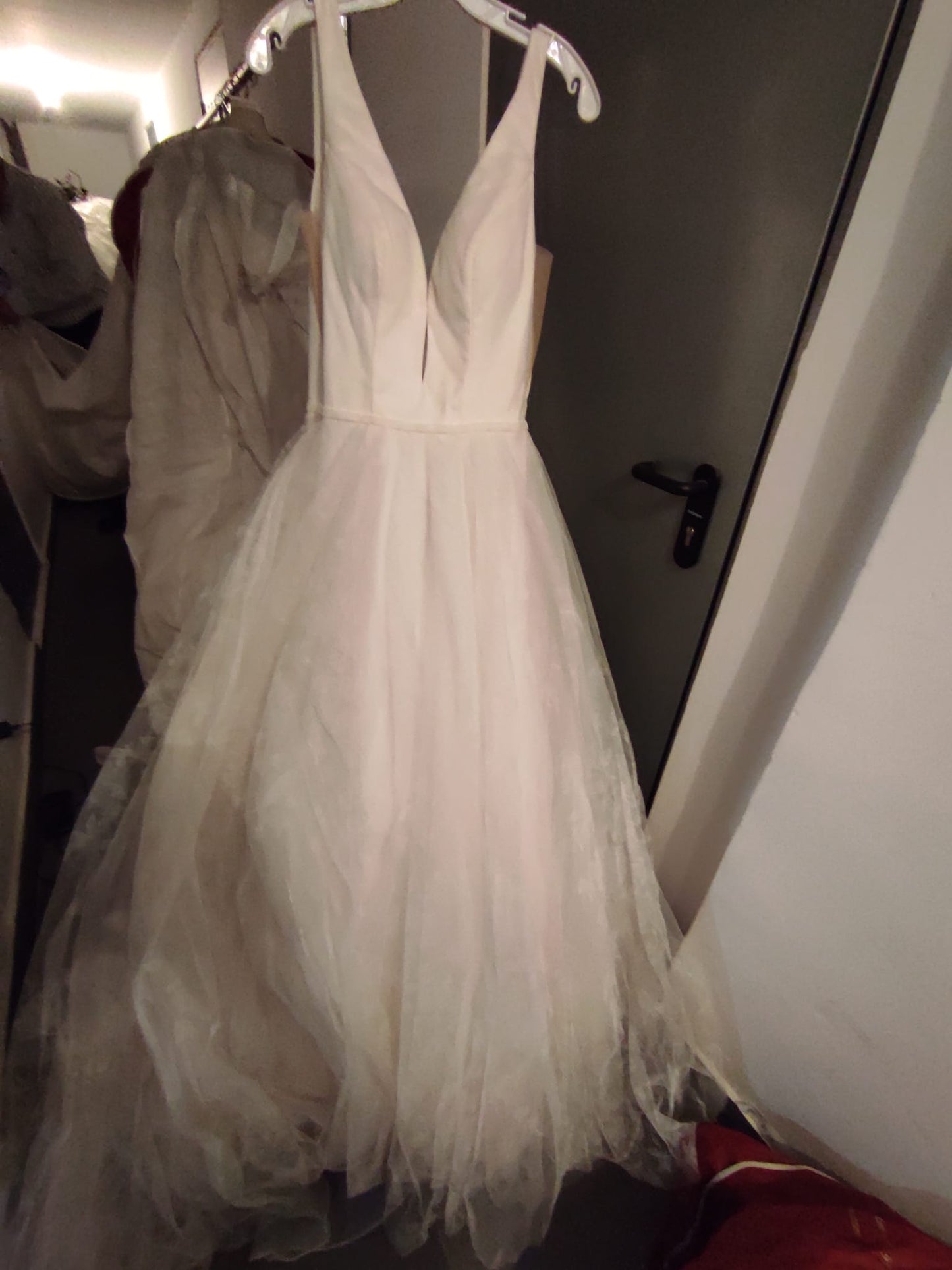 SUB-2026-031 · LOTE 2: EXISTENCIAS TEXTILES ROPA BODAS Y EVENTOS