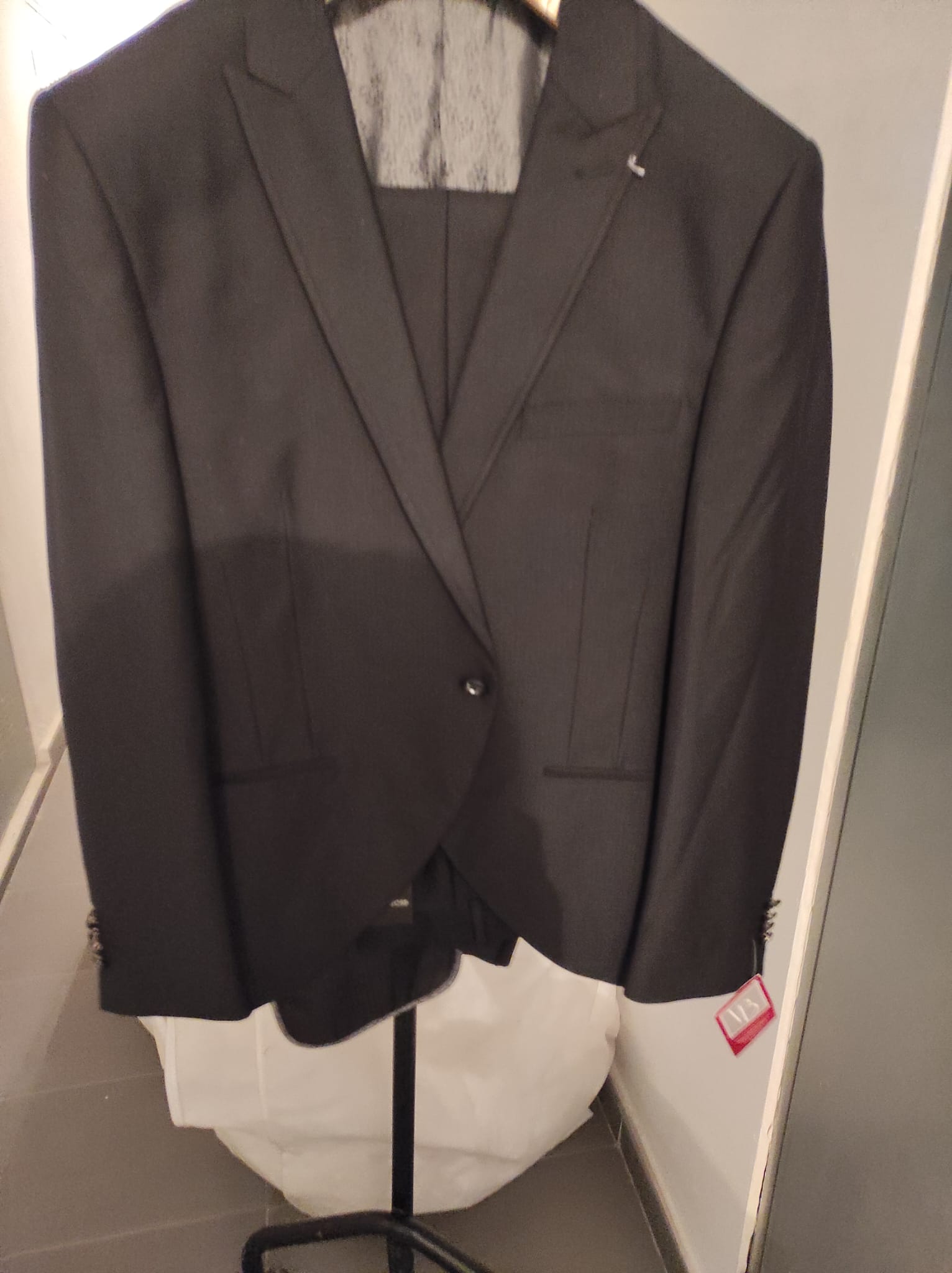 SUB-2026-031 · LOTE 2: EXISTENCIAS TEXTILES ROPA BODAS Y EVENTOS
