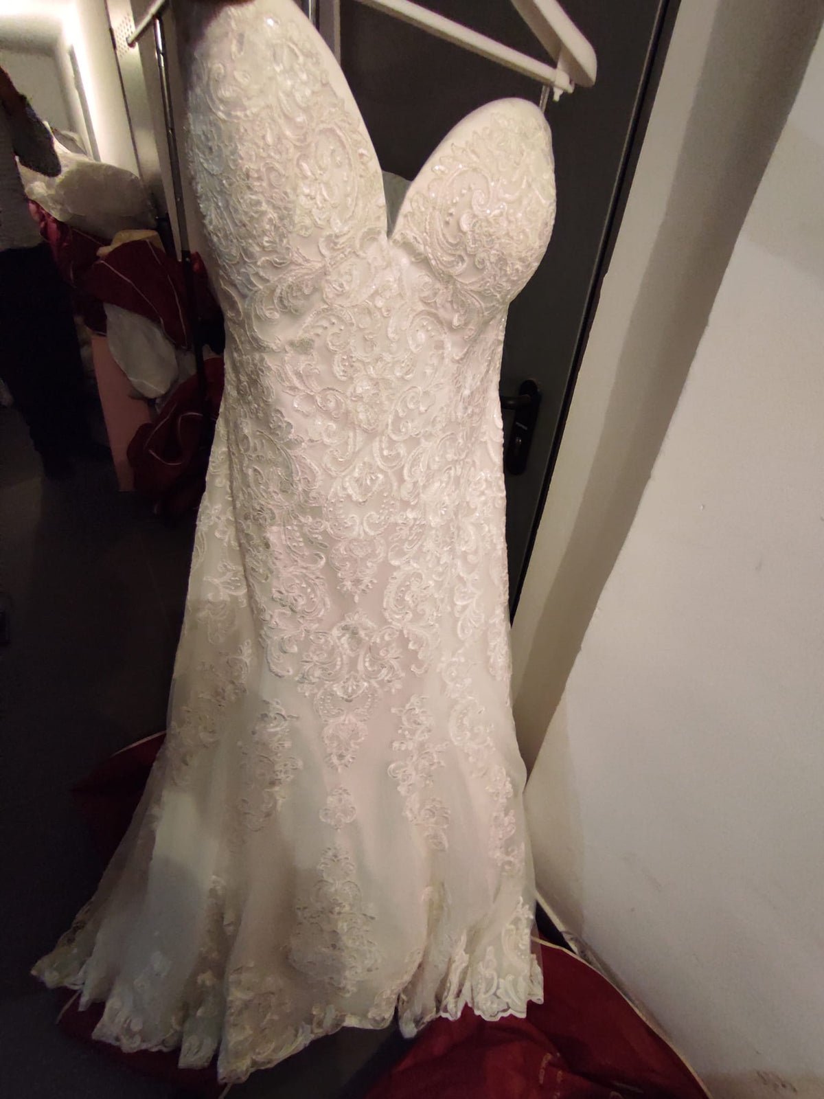 SUB-2026-036 · SEGUNDA SUBASTA. LOTE 2: EXISTENCIAS TEXTILES ROPA BODAS Y EVENTOS