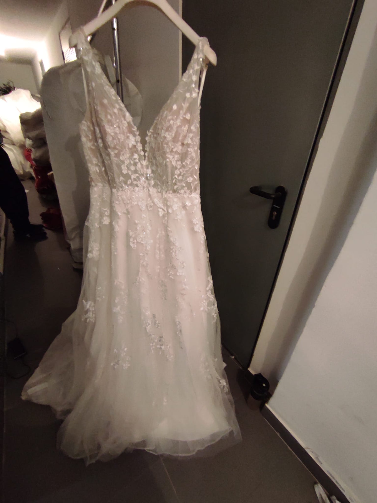 SUB-2026-036 · SEGUNDA SUBASTA. LOTE 2: EXISTENCIAS TEXTILES ROPA BODAS Y EVENTOS