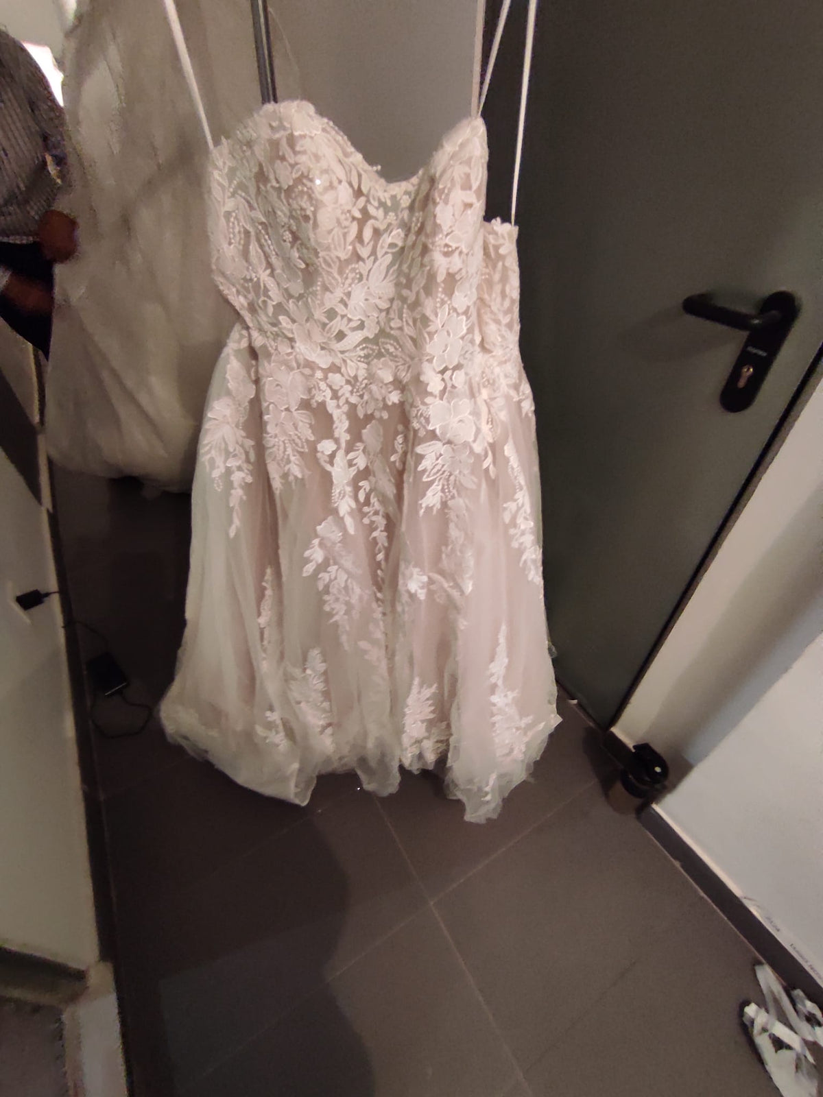 SUB-2026-036 · SEGUNDA SUBASTA. LOTE 2: EXISTENCIAS TEXTILES ROPA BODAS Y EVENTOS